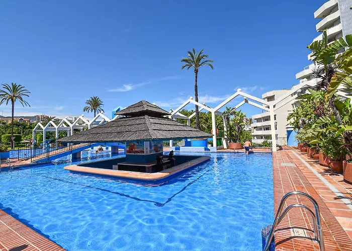 Benal Beach, Luxury Sea & Mountain View Beachside 1 Bedroom Apartment